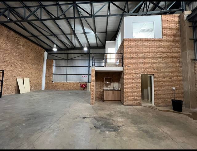 304M² WAREHOUSE TO LET IN LANSERIA